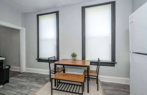 Walnut Hills Apartment | Chic, Modern Gem with Style