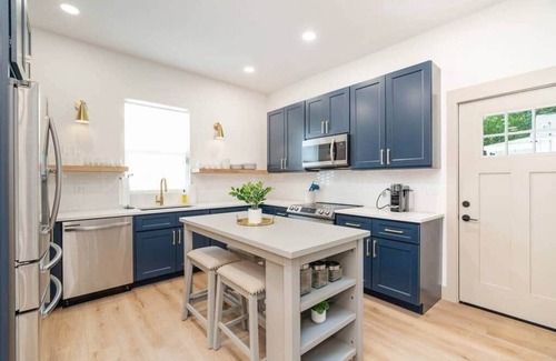 Parkridge House | Chic Modern Home 3mi UT/Downtown