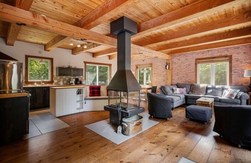 Morin Heights House | Chic Montagnard |Pool Table |HotTub |Pool