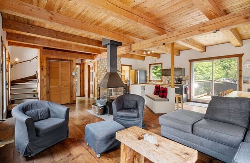 Morin Heights House | Chic Montagnard |Pool Table |HotTub |Pool