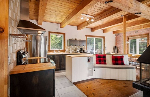 Morin Heights House | Chic Montagnard |Pool Table |HotTub |Pool