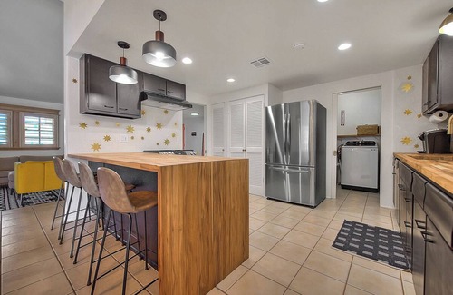 Sunrise Vista Chino House | Chic Movie Colony East Escape - A Ryson Property