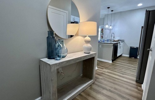 Oxford Condo | Chic Oxford Condo Getaway with 3 King Suites!