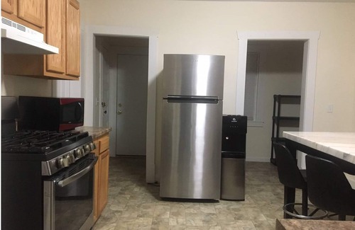 Springfield Apartment | Chic & Serene 4 Bed Apt w/Wi-Fi