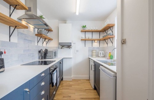 Cambridge Apartment | Chic, spacious Cambridge apt!