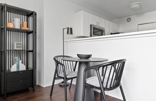 Streeterville Apartment | Chic Streeterville Studio w/Pool & Gym, nr Navy Pier, by Blueground