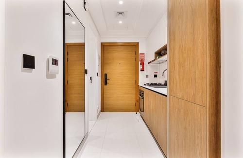 Dubai Apartment | Chic Studio APT W/Pool & Gym Near Metro Station