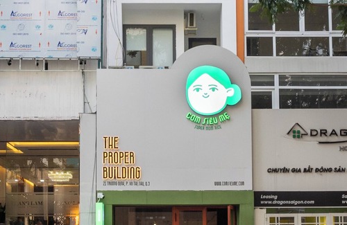 District 1 Apartment | Chic studio for Groups up to 4 people with AC and WiFi in enchanting Hồ Chí Minh