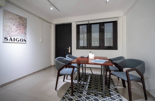 District 1 Apartment | Chic studio for Groups up to 4 people with AC and WiFi in enchanting Hồ Chí Minh