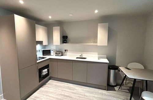 Bracknell Apartment | Chic Studio in Bracknell at convenient location-free parking