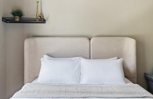 Discovery Gardens Apartment | Chic studio near metro at Discovery Gardens