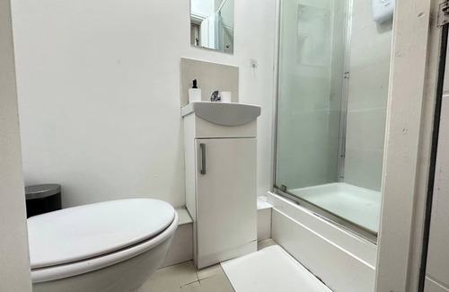 Kidderminster Apartment | Chic Studio Retreat in Kidderminster