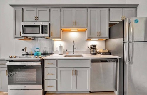 Downtown Louisville Apartment | Chic Studio w/Free Parking | Near Norton Hospital