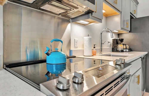 Downtown Louisville Apartment | Chic Studio w/Free Parking | Near Norton Hospital