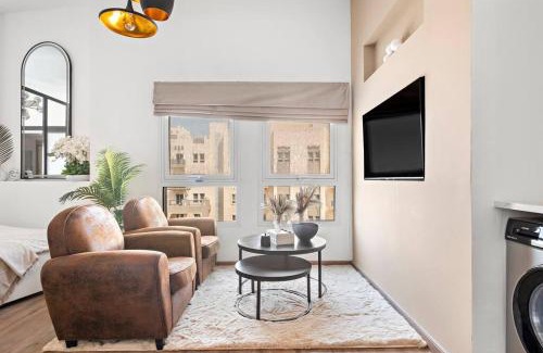 Dubai Apartment | Chic Studio with a Bath Tub, Pool & Gym near Golf Club