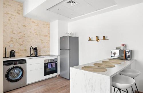 Dubai Apartment | Chic Studio with a Bath Tub, Pool & Gym near Golf Club