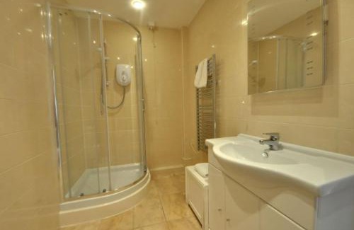 West Cliff Apartment | Chic studio with garden and 2 min walk to beach