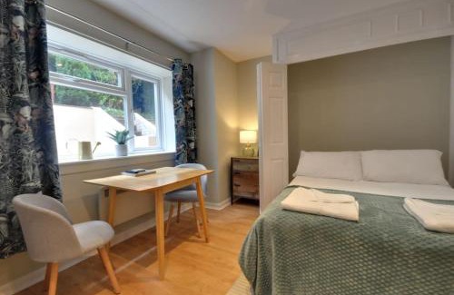 West Cliff Apartment | Chic studio with garden and 2 min walk to beach
