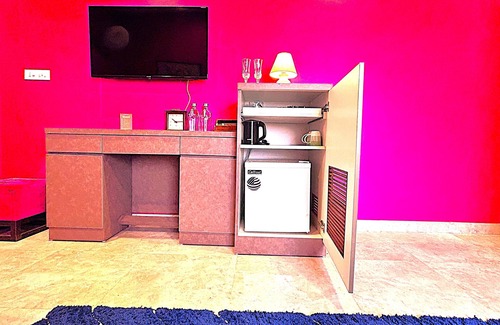 Jaipur Apartment | Chic studio with WiFi and AC in vibrant Jaipur