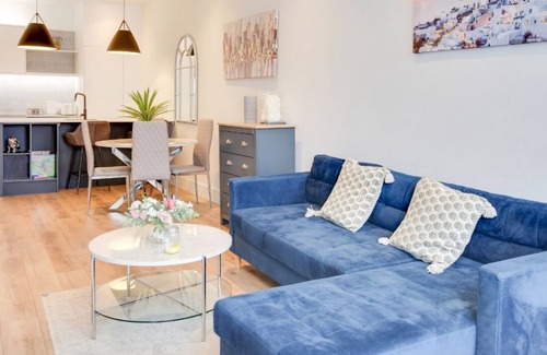 Westcliff-on-Sea Apartment | Chic & Stylish 1BR City Centre Nr Cliffs Pavillion by Luxiety Stays