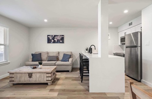 Zilker Apartment | Chic & Stylish 1BR Retreat near Zilker Park