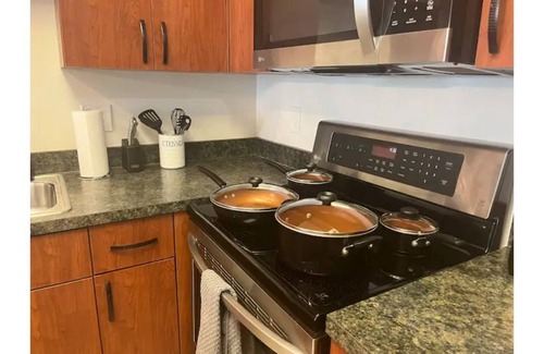 Dearborn Apartment | Chic Suite*Business Travel*By Museum*W/D*Smart TV