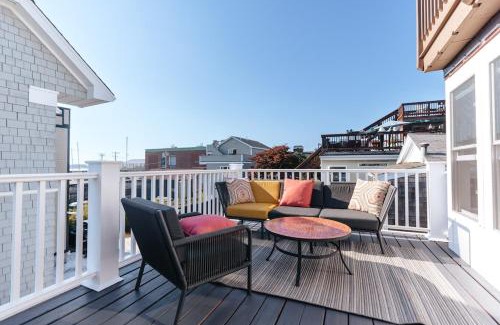 Yachting Village Apartment | CHIC Thames Harbor free parking