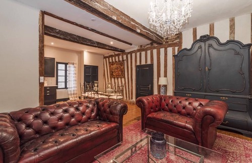 Lauzun House | Chic Townhouse in the centre of Lauzun close to the Bastide Town of Eymet