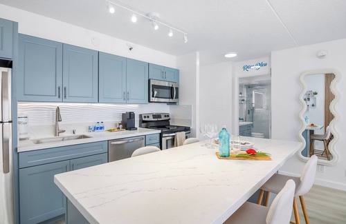 Waikiki Condo | Chic & Upscale Waikiki Beach Ocean View w/Parking