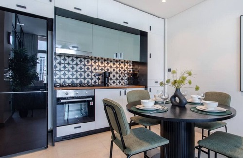 Dubai Apartment | Chic Urban 2BR at Collective 2