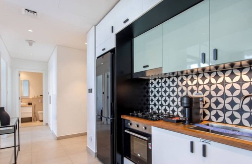 Dubai Apartment | Chic Urban 2BR at Collective 2