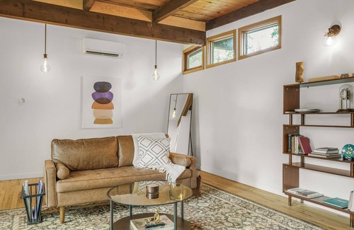 Keizer House | Chic Urban Cabin with Cozy Fireplace, Full Kitchen & WiFi - Just Off I-5
