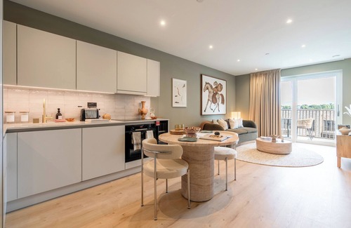 Whittington Apartment | Chic Urban Escape in London