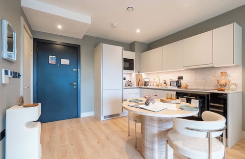 Whittington Apartment | Chic Urban Escape in London