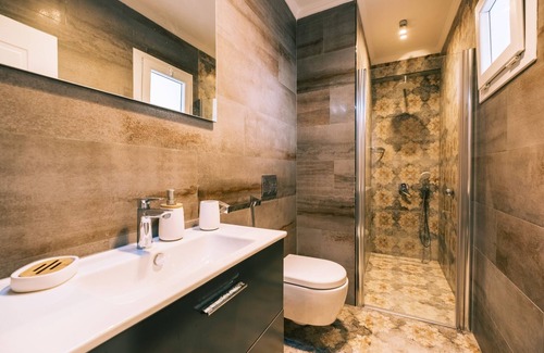 Gundogan Villa | Chic Villa w Patio Pool 3 min to Beach in Bodrum