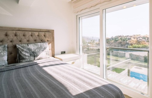 Gundogan Villa | Chic Villa w Patio Pool 3 min to Beach in Bodrum