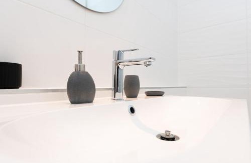 Ujlipotvaros Apartment | Chic206 Retreat: Modern 1BR Gem with Balcony by NW