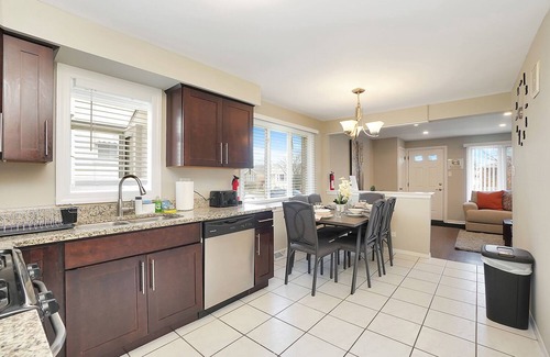 Forestview House | Chicago FHS Rental - Narragansett