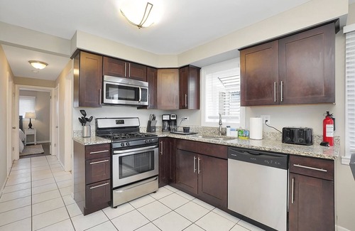 Forestview House | Chicago FHS Rental - Narragansett