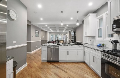 Forestview House | Chicago FHS Rental - Vernon Ave