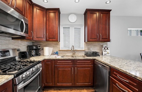 Forestview House | Chicago FHS Rental - W 64th St