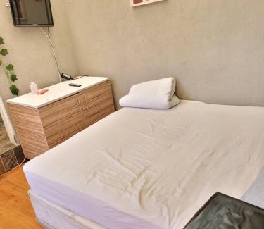 Rustenburg House | Chikos accomodation