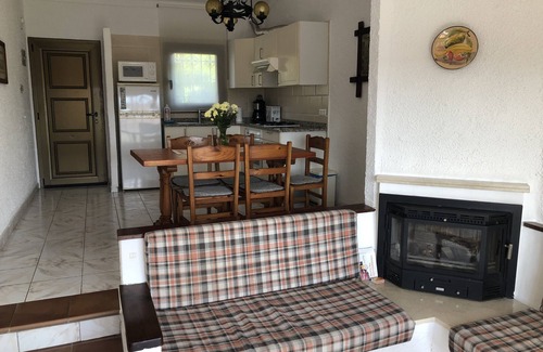 Torroella de Montgri House | Children are welcome in this quiet house on a hill