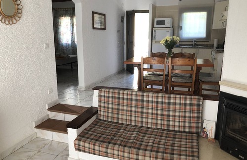Torroella de Montgri House | Children are welcome in this quiet house on a hill