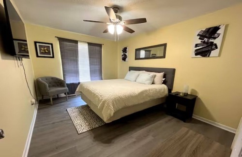 Warner Robins Condo | Chill 2-BR Condo/3mi. from Aviation Museum