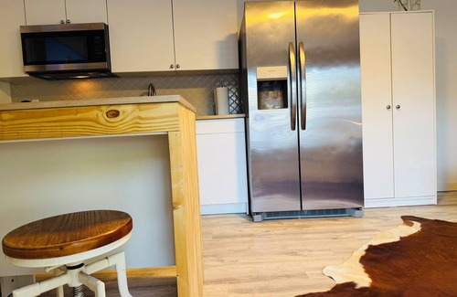 Kissimmee Apartment | Chill & Think, a space for you, King Bed near parks and MCO