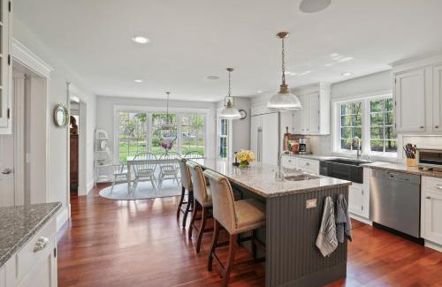Chilmark House | Chilmark Luxury Quansoo Beach Access-4br