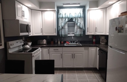 Wilmington Ski Chalet | Chimney Hill resort mountain home w/clubhouse-heated pools, great lake & trails