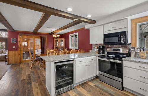Wilmington House | Chimney Hill Retreat w/Amenity Center & Fireplace