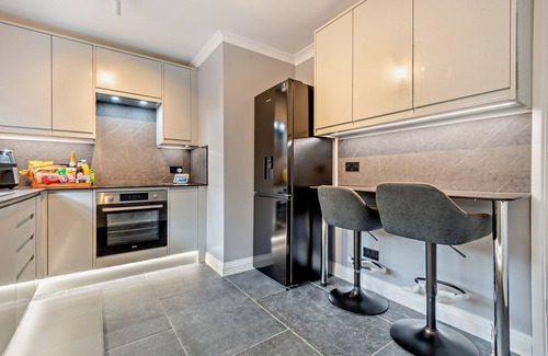 West Cliff Apartment | Chines Charm Stylish 3-Bedroom Bournemouth Beach Apartment